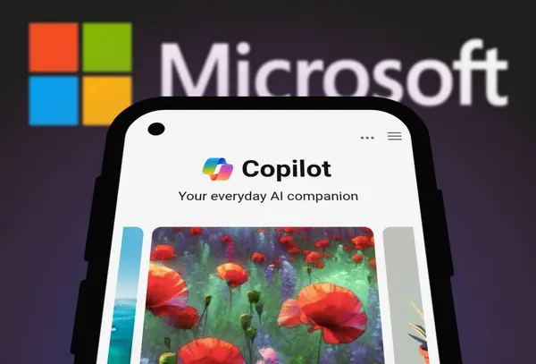 Chittagong, Bangladeş - 21 Eylül 2024: Microsoft Copilot web sitesinin ana sayfası akıllı telefonda gösteriliyor.