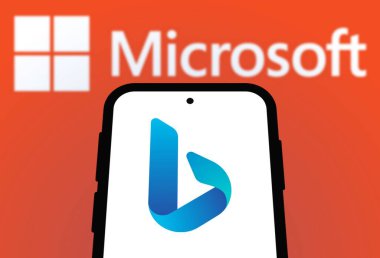 Chittagong, Bangladeş - 25 Eylül 2024: Microsoft Bing Logosu akıllı telefonda gösteriliyor.