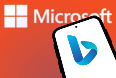 Chittagong, Bangladeş - 25 Eylül 2024: Microsoft Bing Logosu akıllı telefonda gösteriliyor.