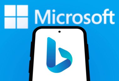 Chittagong, Bangladeş - 25 Eylül 2024: Microsoft Bing Logosu akıllı telefonda gösteriliyor.