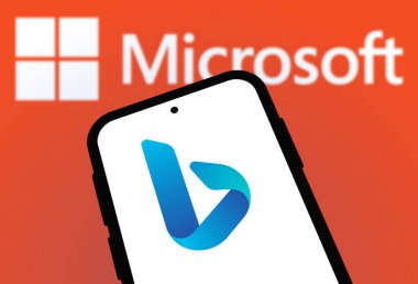 Chittagong, Bangladeş - 25 Eylül 2024: Microsoft Bing Logosu akıllı telefonda gösteriliyor.