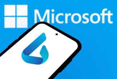 Chittagong, Bangladeş - 25 Eylül 2024: Microsoft Bing Logosu akıllı telefonda gösteriliyor.