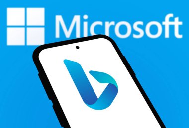 Chittagong, Bangladeş - 25 Eylül 2024: Microsoft Bing Logosu akıllı telefonda gösteriliyor.