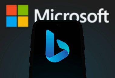 Chittagong, Bangladeş - 25 Eylül 2024: Microsoft Bing Logosu akıllı telefonda gösteriliyor.