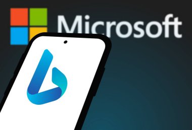 Chittagong, Bangladeş - 25 Eylül 2024: Microsoft Bing Logosu akıllı telefonda gösteriliyor.