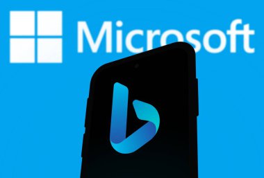 Chittagong, Bangladeş - 25 Eylül 2024: Microsoft Bing Logosu akıllı telefonda gösteriliyor.