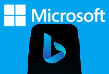 Chittagong, Bangladeş - 25 Eylül 2024: Microsoft Bing Logosu akıllı telefonda gösteriliyor.