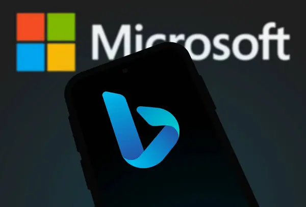 Chittagong, Bangladeş - 25 Eylül 2024: Microsoft Bing Logosu akıllı telefonda gösteriliyor.