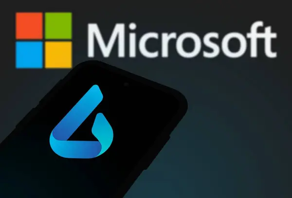 Chittagong, Bangladeş - 25 Eylül 2024: Microsoft Bing Logosu akıllı telefonda gösteriliyor.