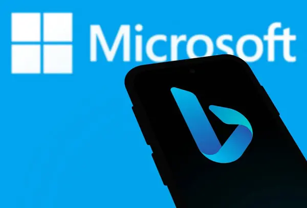 Chittagong, Bangladeş - 25 Eylül 2024: Microsoft Bing Logosu akıllı telefonda gösteriliyor.
