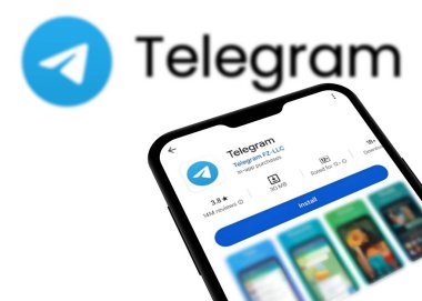 Chittagong, Bangladeş - 28 Eylül 2024: Android akıllı telefonlar için telgraf uygulaması kurulumu, Google Play Store 'da Telegram uygulaması görüldü.