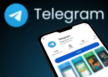 Chittagong, Bangladeş - 28 Eylül 2024: Android akıllı telefonlar için telgraf uygulaması kurulumu, Google Play Store 'da Telegram uygulaması görüldü.