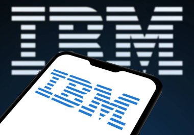Chittagong, Bangladeş - 28 Eylül 2024: IBM Logosu akıllı telefondan gösteriliyor.