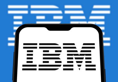Chittagong, Bangladeş - 28 Eylül 2024: IBM Logosu akıllı telefondan gösteriliyor.