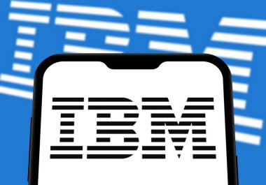 Chittagong, Bangladeş - 28 Eylül 2024: IBM Logosu akıllı telefondan gösteriliyor.