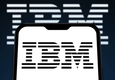 Chittagong, Bangladeş - 28 Eylül 2024: IBM Logosu akıllı telefondan gösteriliyor.