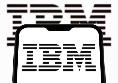 Chittagong, Bangladeş - 28 Eylül 2024: IBM Logosu akıllı telefondan gösteriliyor.