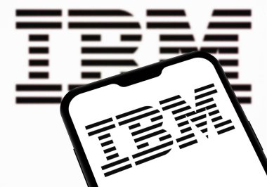 Chittagong, Bangladeş - 28 Eylül 2024: IBM Logosu akıllı telefondan gösteriliyor.