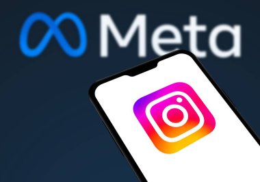 Chittagong, Bangladeş - 04 Eylül 2024: Meta. Instagram büyük dil modeli logosu akıllı telefonda görüntülenir.