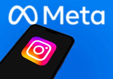 Chittagong, Bangladeş - 04 Eylül 2024: Meta. Instagram büyük dil modeli logosu akıllı telefonda görüntülenir.
