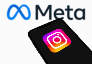 Chittagong, Bangladeş - 04 Eylül 2024: Meta. Instagram büyük dil modeli logosu akıllı telefonda görüntülenir.