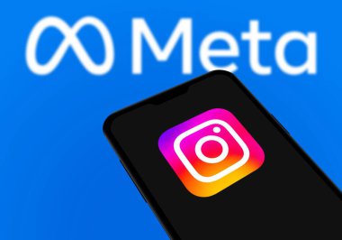 Chittagong, Bangladeş - 04 Eylül 2024: Meta. Instagram büyük dil modeli logosu akıllı telefonda görüntülenir.