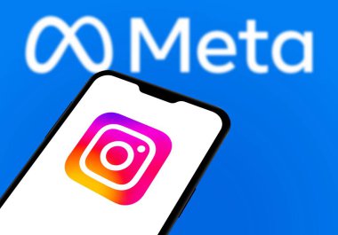 Chittagong, Bangladeş - 04 Eylül 2024: Meta. Instagram büyük dil modeli logosu akıllı telefonda görüntülenir.