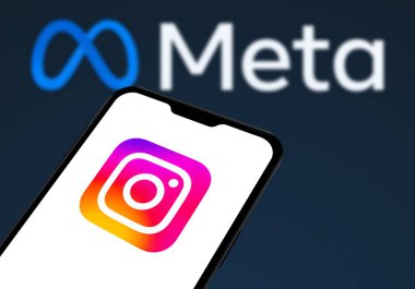 Chittagong, Bangladeş - 04 Eylül 2024: Meta. Instagram büyük dil modeli logosu akıllı telefonda görüntülenir.