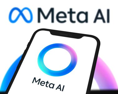 Chittagong, Bangladeş - 04 Ekim 2024: Meta Ai logosu akıllı telefonda sergilenmektedir. teknoloji konsepti, Meta AI.