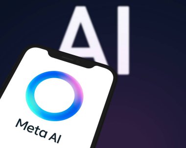 Chittagong, Bangladeş - 04 Ekim 2024: Meta Ai logosu akıllı telefonda sergilenmektedir. teknoloji konsepti, Meta AI.