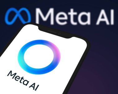 Chittagong, Bangladeş - 04 Ekim 2024: Meta Ai logosu akıllı telefonda sergilenmektedir. teknoloji konsepti, Meta AI.