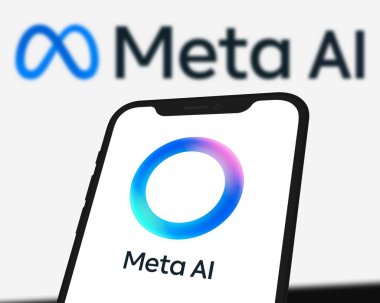 Chittagong, Bangladeş - 04 Ekim 2024: Meta Ai logosu akıllı telefonda sergilenmektedir. teknoloji konsepti, Meta AI.