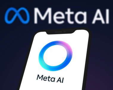Chittagong, Bangladeş - 04 Ekim 2024: Meta Ai logosu akıllı telefonda sergilenmektedir. teknoloji konsepti, Meta AI.