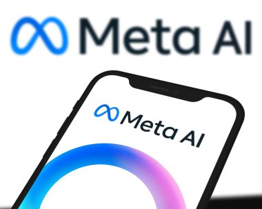 Chittagong, Bangladeş - 04 Ekim 2024: Meta Ai logosu akıllı telefonda sergilenmektedir. teknoloji konsepti, Meta AI.