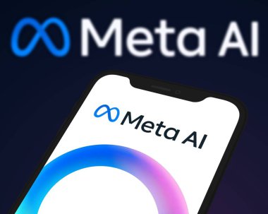 Chittagong, Bangladeş - 04 Ekim 2024: Meta Ai logosu akıllı telefonda sergilenmektedir. teknoloji konsepti, Meta AI.