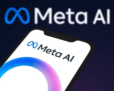 Chittagong, Bangladeş - 04 Ekim 2024: Meta Ai logosu akıllı telefonda sergilenmektedir. teknoloji konsepti, Meta AI.