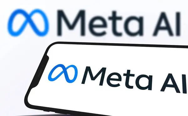 Chittagong, Bangladeş - 04 Ekim 2024: Meta Ai logosu akıllı telefonda sergilenmektedir. teknoloji konsepti, Meta AI.