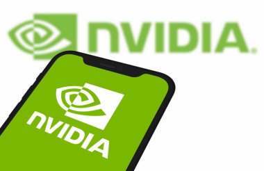 Nvidia Şirketi logosu akıllı telefon ekranında görünüyor. Chittagong, Bangladeş - 08 Ekim 2024