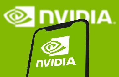 Nvidia Şirketi logosu akıllı telefon ekranında görünüyor. Chittagong, Bangladeş - 08 Ekim 2024