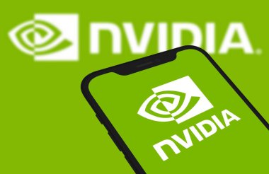 Nvidia Şirketi logosu akıllı telefon ekranında görünüyor. Chittagong, Bangladeş - 08 Ekim 2024