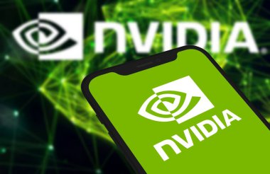 Nvidia Şirketi logosu akıllı telefon ekranında görünüyor. Chittagong, Bangladeş - 08 Ekim 2024