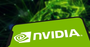 Bu resimde, Nvidia logosu akıllı telefon ekranında gösteriliyor. Chittagong, Bangladeş - 08 Ekim 2024