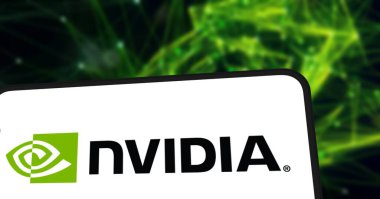 Bu resimde, Nvidia logosu akıllı telefon ekranında gösteriliyor. Chittagong, Bangladeş - 08 Ekim 2024