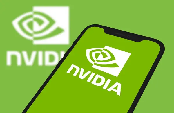 Nvidia Şirketi logosu akıllı telefon ekranında görünüyor. Chittagong, Bangladeş - 08 Ekim 2024