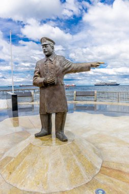 Punta Arenas Şili, Patagonya 'da. Limandaki eski, eski ve modern gemiler açık deniz müzesi Nao Victoria Müzesi 'nde. Deniz ve okyanus kıyısındaki şehir Macellan Boğazı