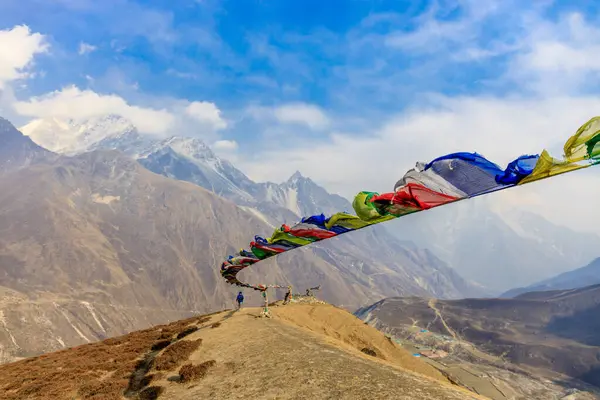 stock image Colorful Nepali and Tibetan prayer flags fluttering in the majestic mountains of Nepal. Symbolizing peace, compassion, and blessings, flags adorn the serene landscape of Himalaya mountains