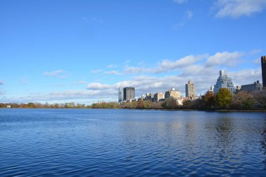 New York 'a bir gezi unutulmaz bir deneyimdir. Enerji, simgesel simgeler ve çeşitli kültürel etkinliklerle doludur.. 