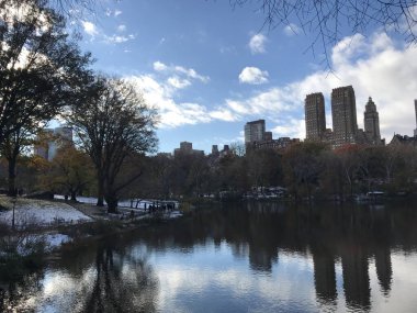 New York 'a bir gezi unutulmaz bir deneyimdir. Enerji, simgesel simgeler ve çeşitli kültürel etkinliklerle doludur.. 