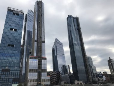 New York 'a bir gezi unutulmaz bir deneyimdir. Enerji, simgesel simgeler ve çeşitli kültürel etkinliklerle doludur.. 