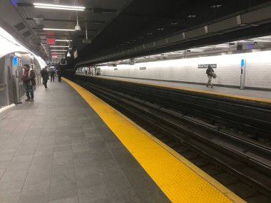 New York 'a bir gezi unutulmaz bir deneyimdir. Enerji, simgesel simgeler ve çeşitli kültürel etkinliklerle doludur.. 